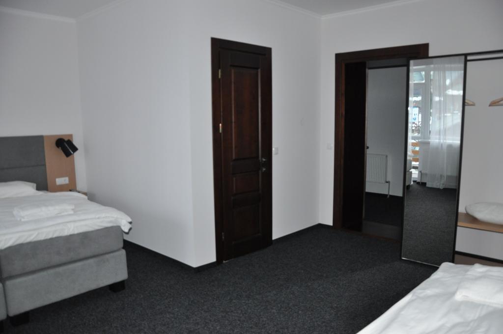 Grofa Room บูโคเวล ภายนอก รูปภาพ
